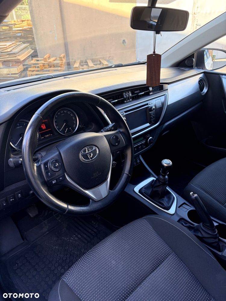 Toyota Auris 1.6 Premium - 4