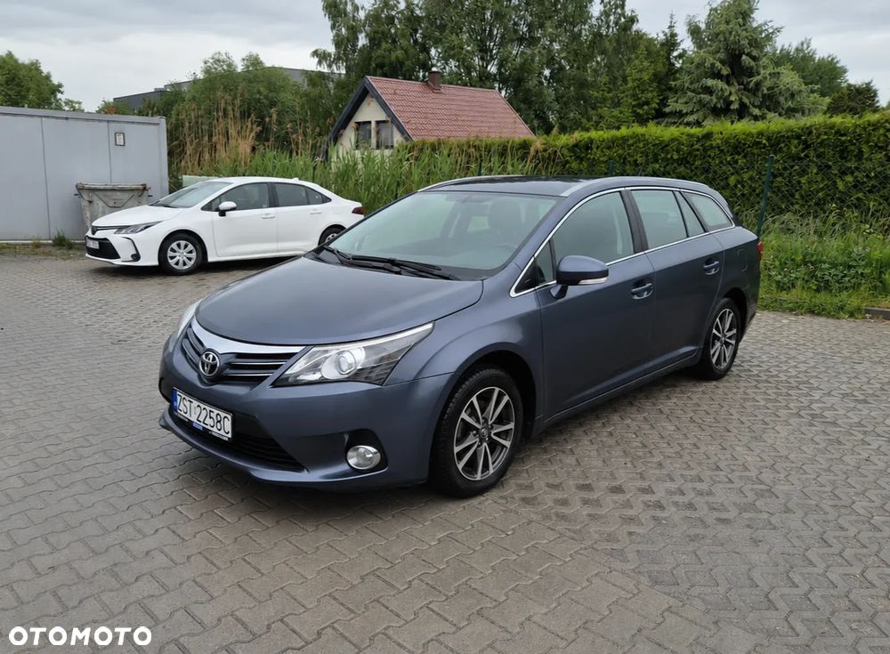 Toyota Avensis 1.6 Comfort - 3