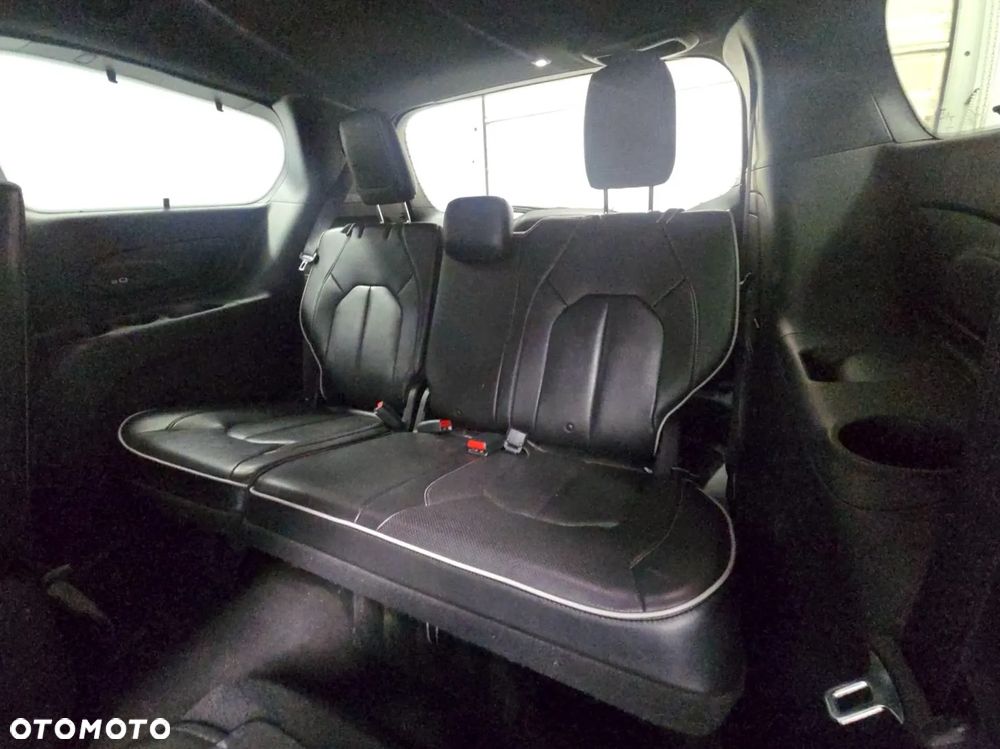 Chrysler Pacifica - 22