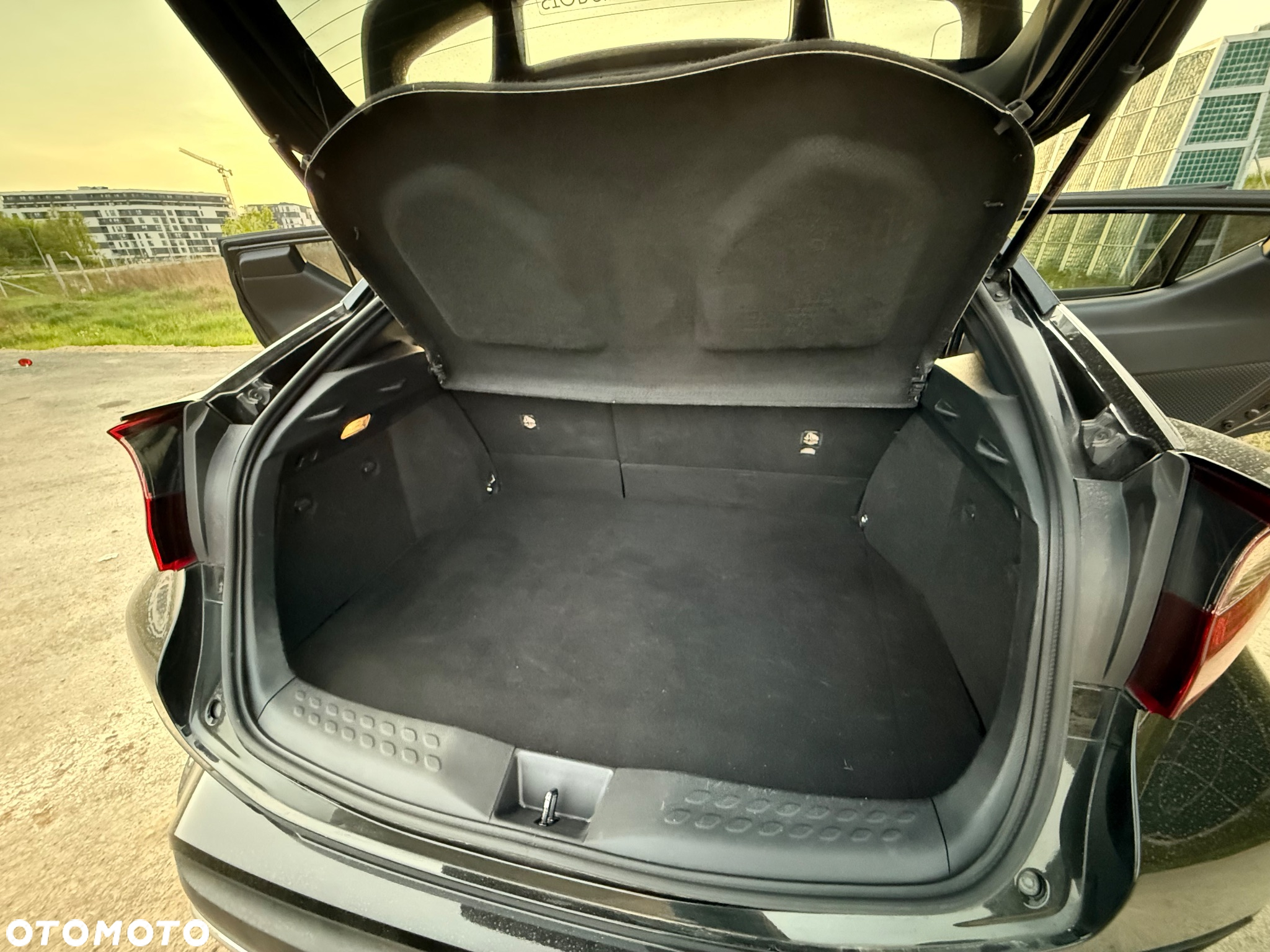 Toyota C-HR 2.0 Hybrid Black Edition - 26