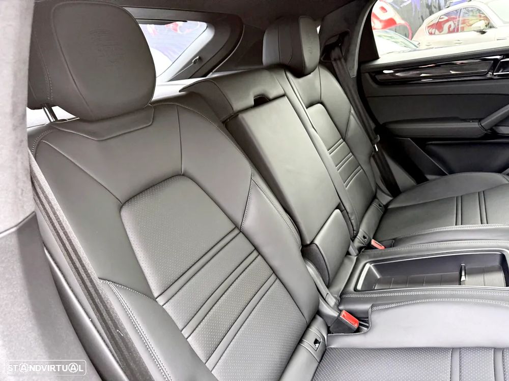 Porsche Cayenne Coupé Turbo - 35