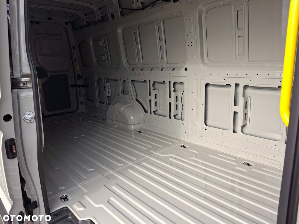 Volkswagen Crafter - 13