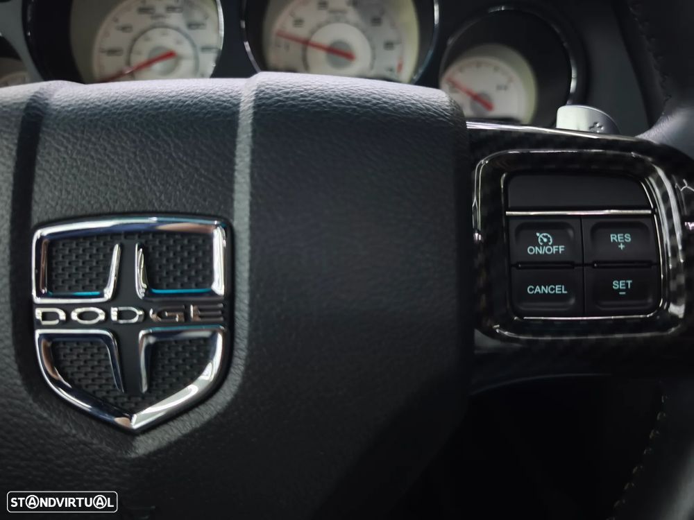 Dodge Challenger Auto SXT Plus - 23