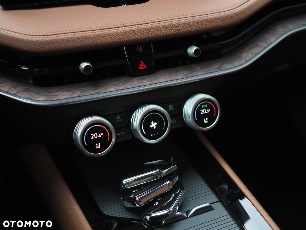 Skoda Superb 2.0 TDI SCR 4x4 L&K DSG - 13