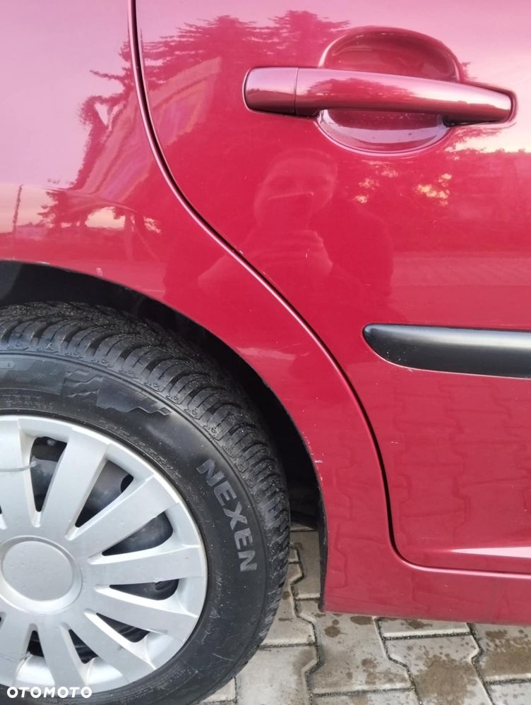 Peugeot 207 - 8