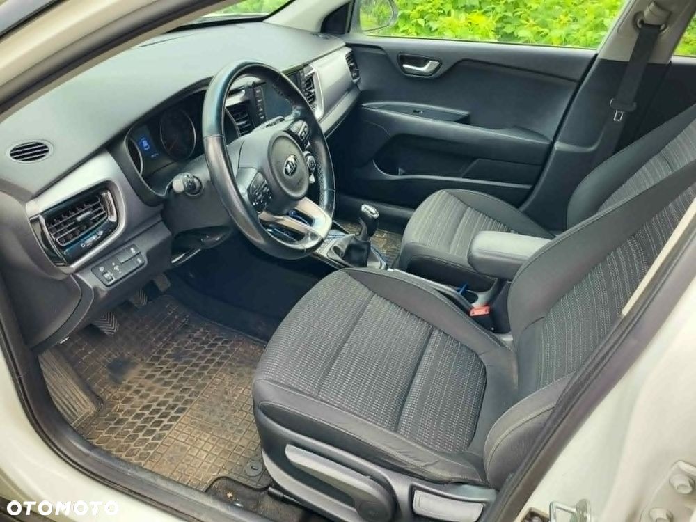 Kia Stonic 1.6 CRDi SCR L - 11