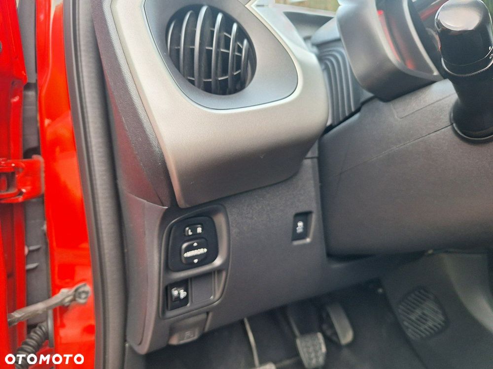 Toyota Aygo x-play touch - 18