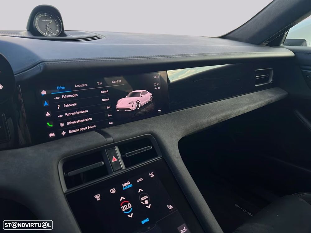 Porsche Taycan - 17