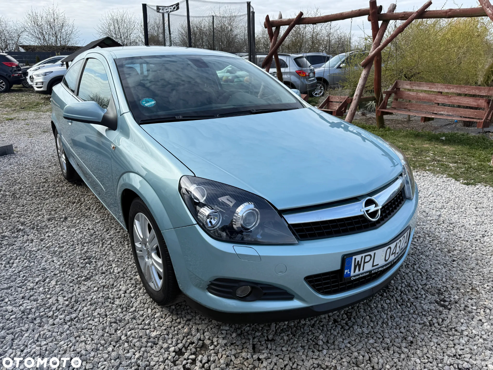 Opel Astra III GTC 1.6 Cosmo - 3