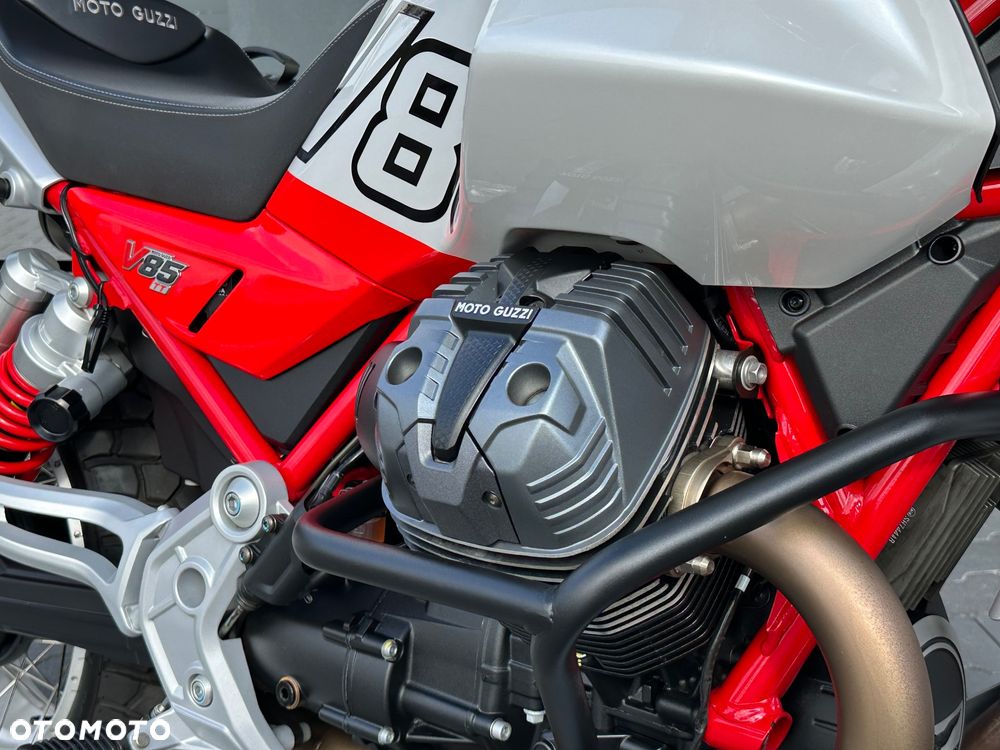 Moto Guzzi V85 - 19