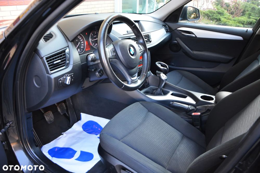 BMW X1 sDrive18d xLine - 23