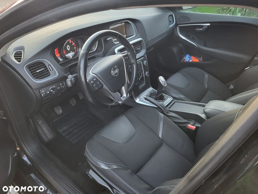 Volvo V40 T3 Momentum - 23