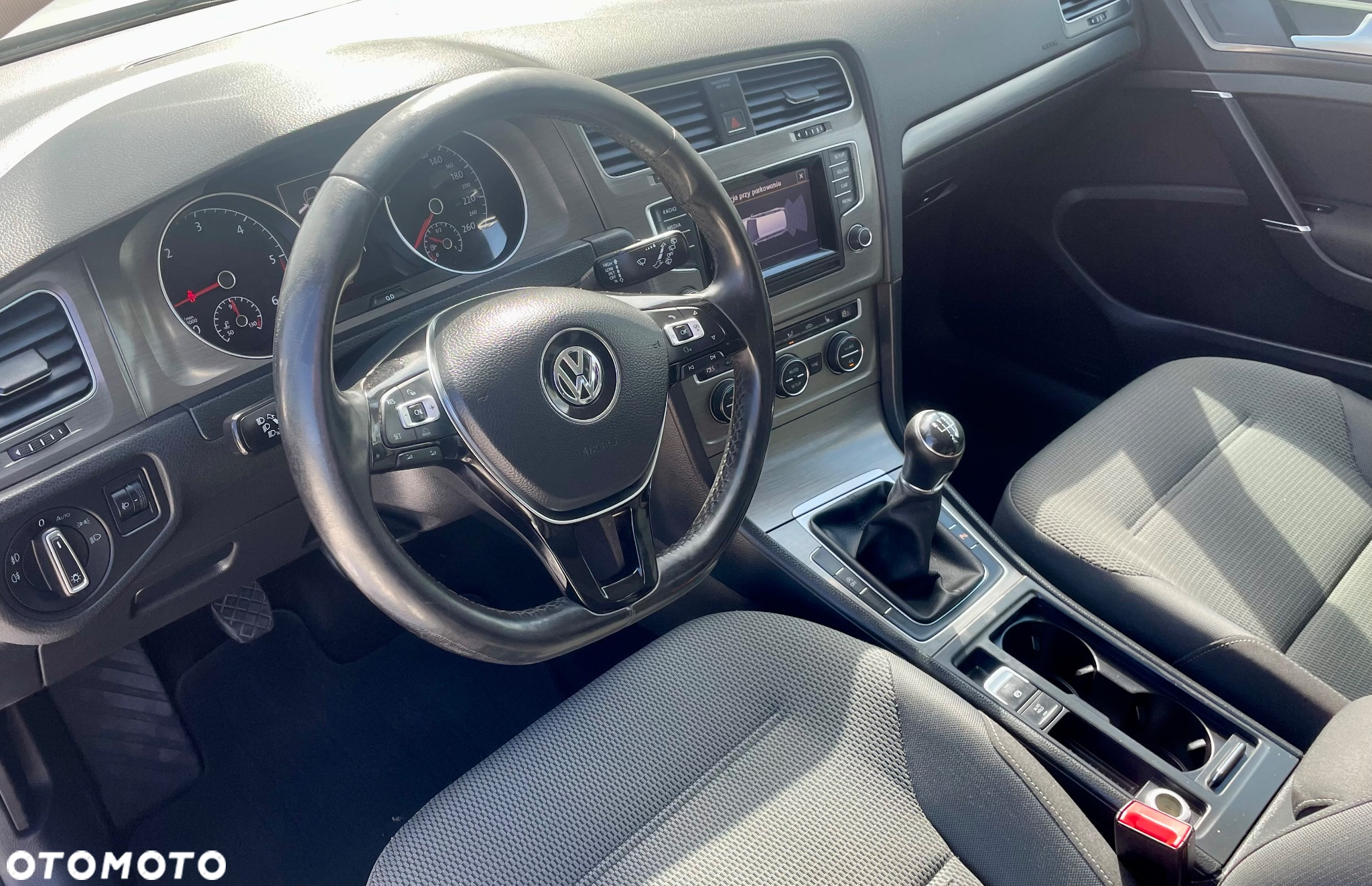 Volkswagen Golf VII 1.6 TDI BMT Comfortline - 28