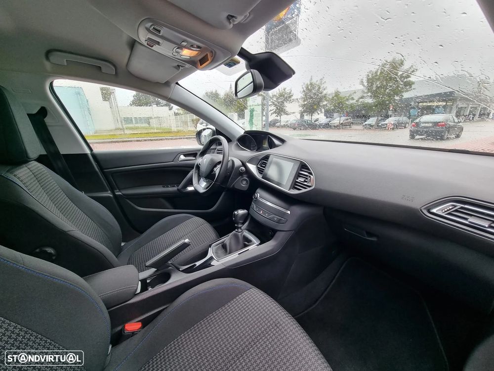 Peugeot 308 SW 1.2 PureTech Style - 12