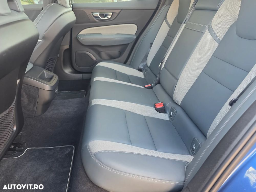 Volvo S60 B4 MHEV AT Plus Dark - 33