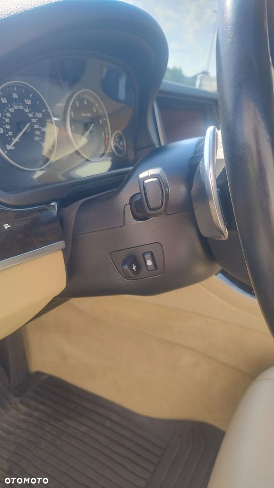 BMW Seria 5 528i xDrive Luxury Line - 32