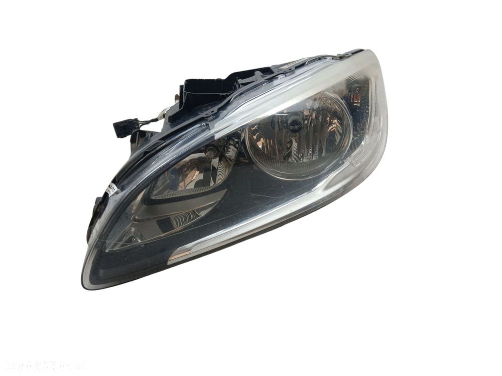 LAMPA LEWY PRZÓD VOLVO V60 I LIFT (2013-2018) 2.0 D3 136KM 31358099 - 1