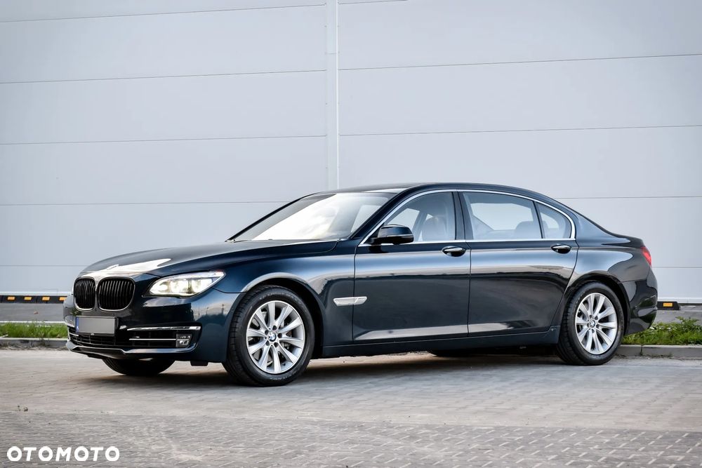 BMW Seria 7 740i L - 8