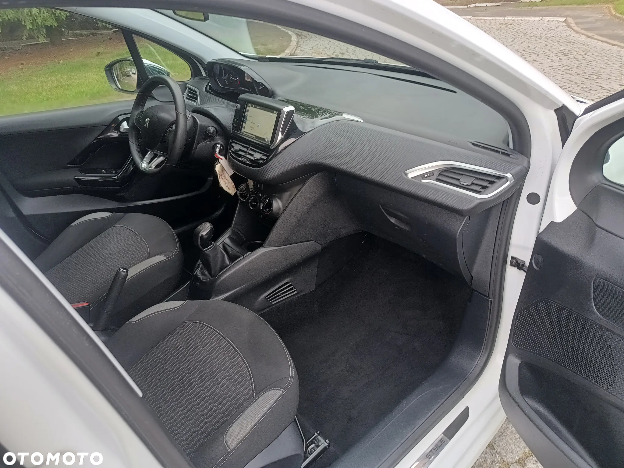 Peugeot 208 e-HDi 92 Stop&Start Style - 14