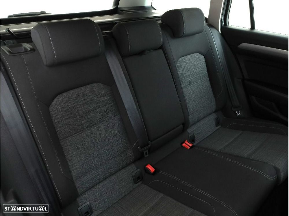 VW Passat Variant 2.0 TDi Business DSG - 15