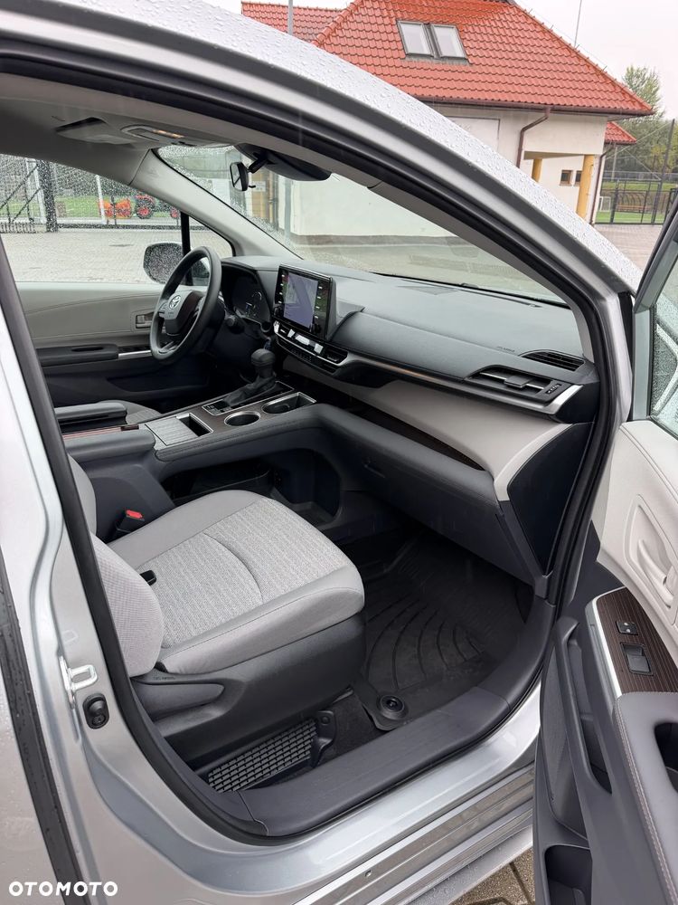 Toyota Sienna - 10