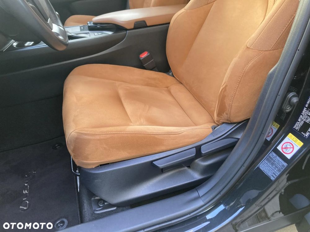 Lexus UX 250h Elegance 2WD - 12