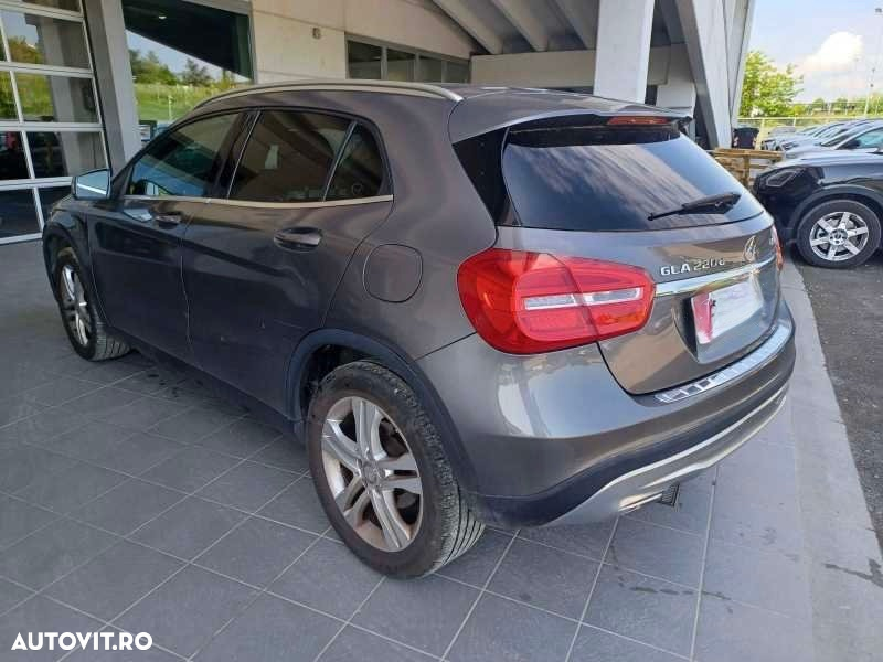 Mercedes-Benz GLA 220 d 4Matic 7G-DCT - 3