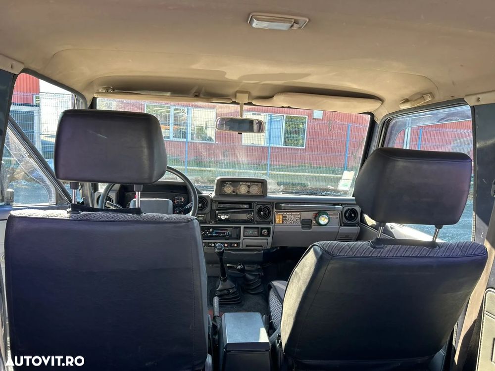 Toyota Land Cruiser - 4