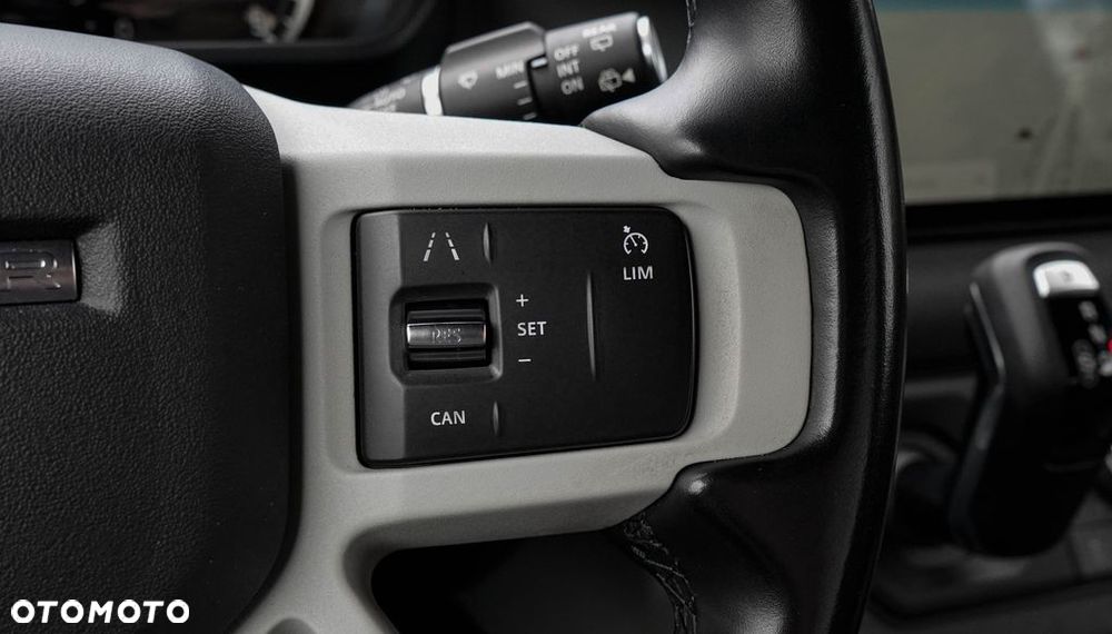 Land Rover Defender - 17