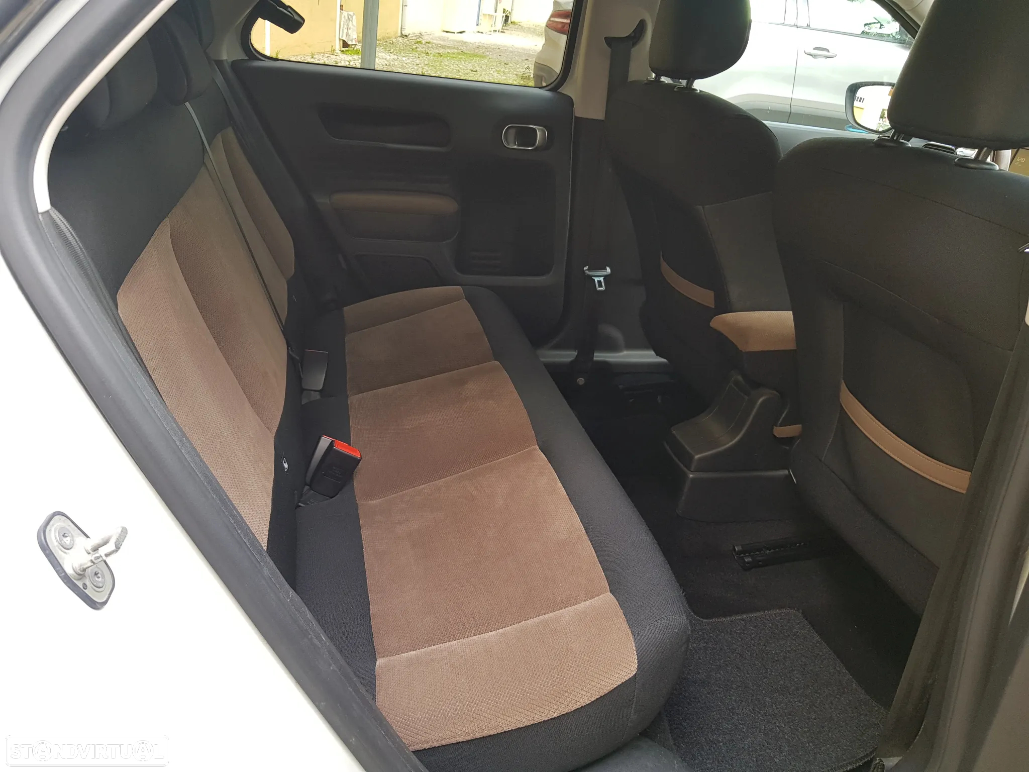 Citroën C4 Cactus 1.6 e-HDi Feel J17 ETG6 - 43