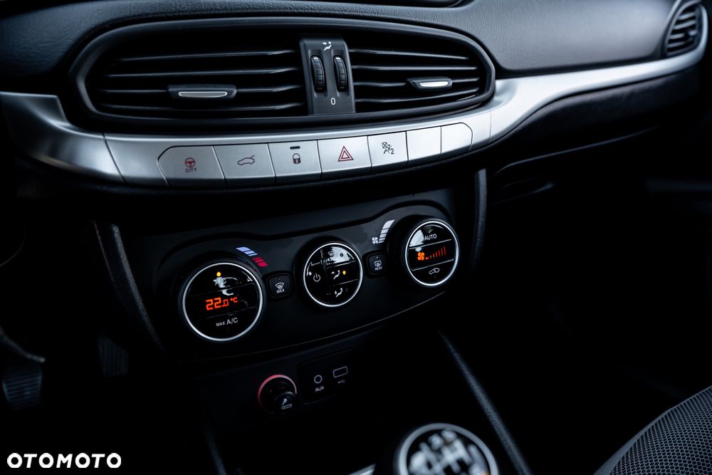 Fiat Tipo 1.6 MultiJet 16v Lounge - 32