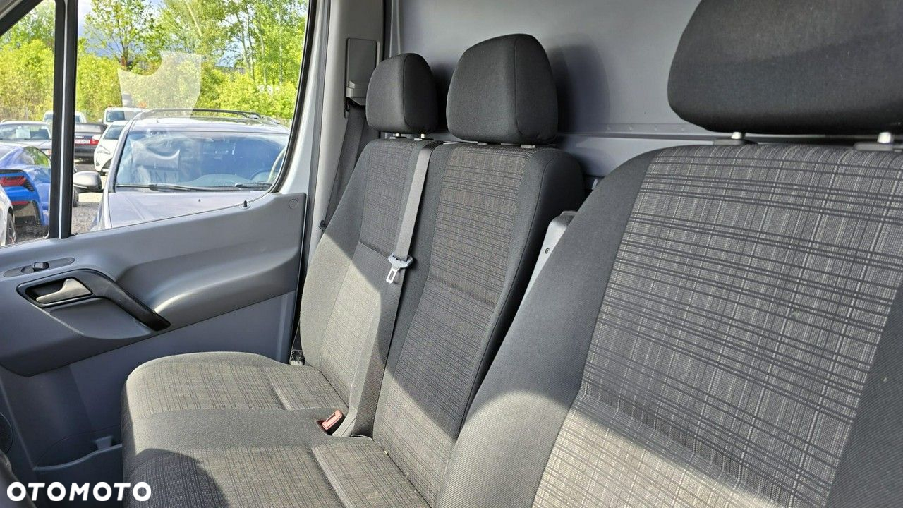 Mercedes-Benz Sprinter - 12