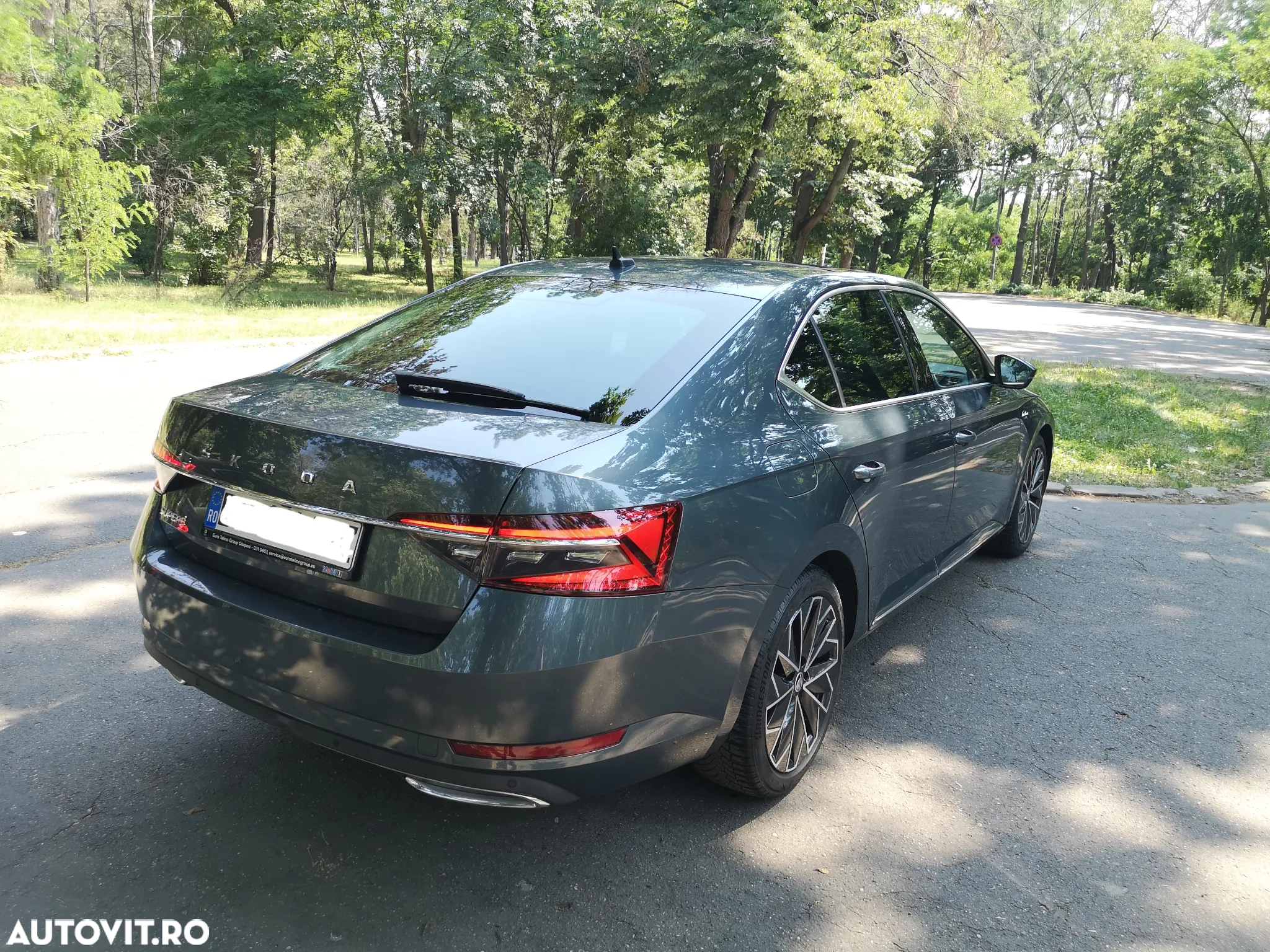 Skoda Superb 2.0 TDI DSG Laurin & Klement - 8
