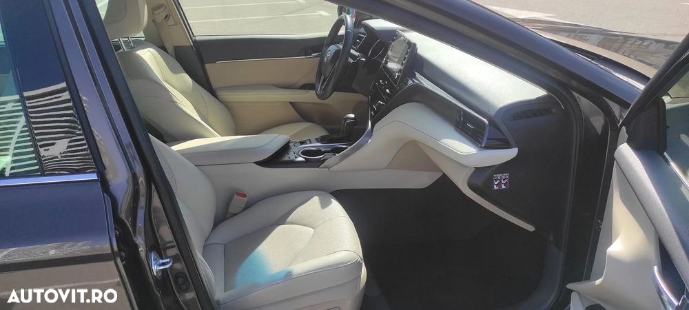 Toyota Camry 2.5 Exclusive - 11