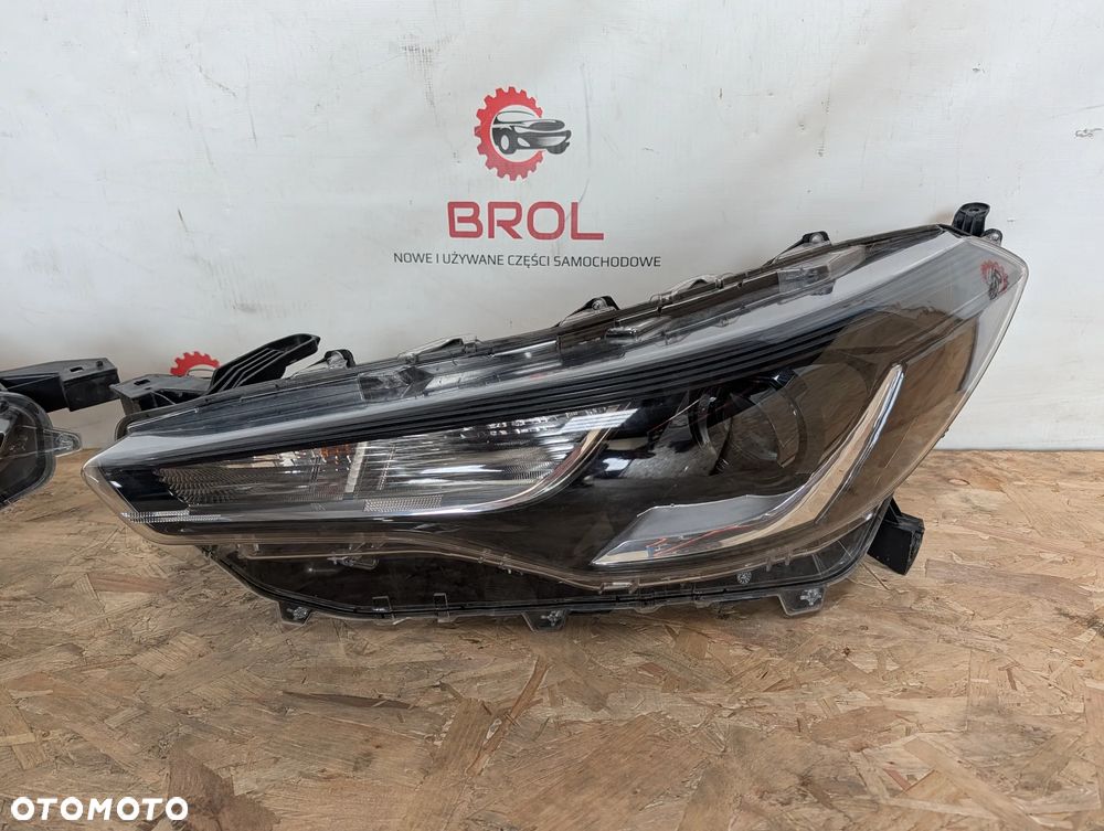 ZDERZAK PAS PRZEDNI LAMPY KOMPLET TOYOTA COROLLA CROSS 22-  2.0 VVTI - 11
