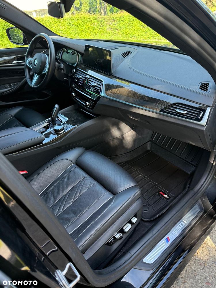 BMW Seria 5 M550i xDrive - 6