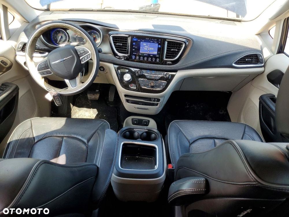 Chrysler Pacifica - 8