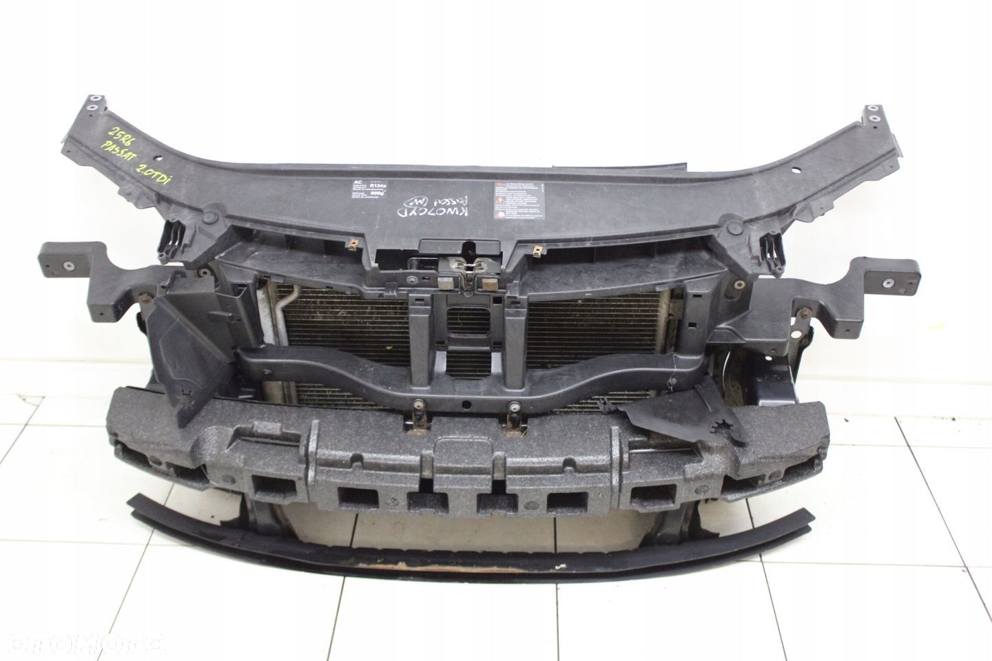 PAS PRZEDNI WZMOCNIENIE CHŁODNICE VW PASSAT B6 2005R- 2.0 TDI - 1