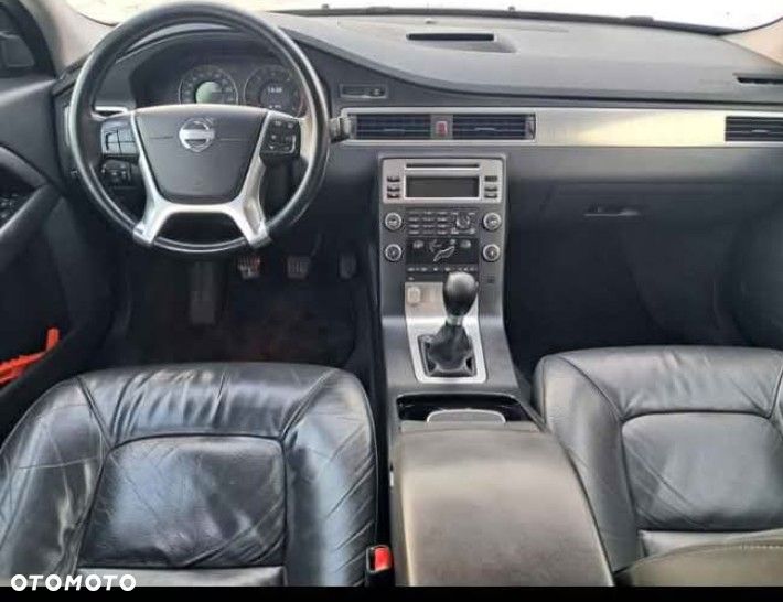 Volvo V70 2.0D Momentum - 6