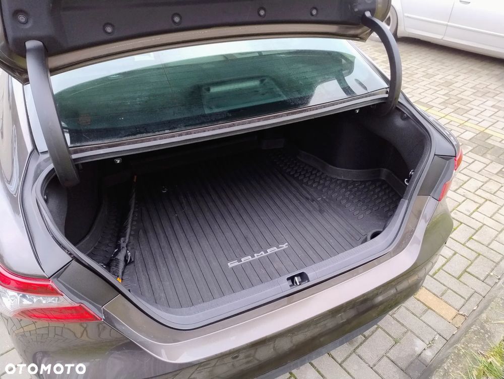 Toyota Camry Executive - 11