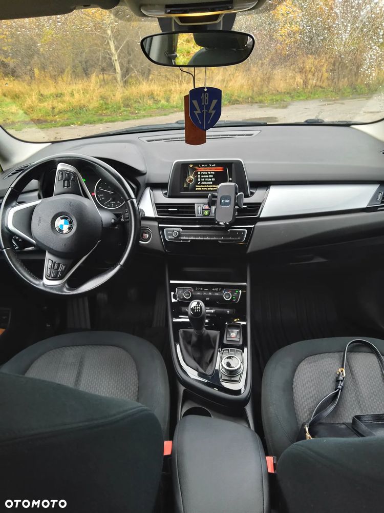 BMW Seria 2 218d - 9