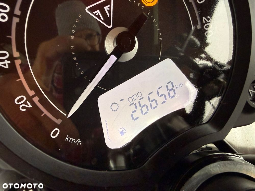 Triumph Street Twin - 34