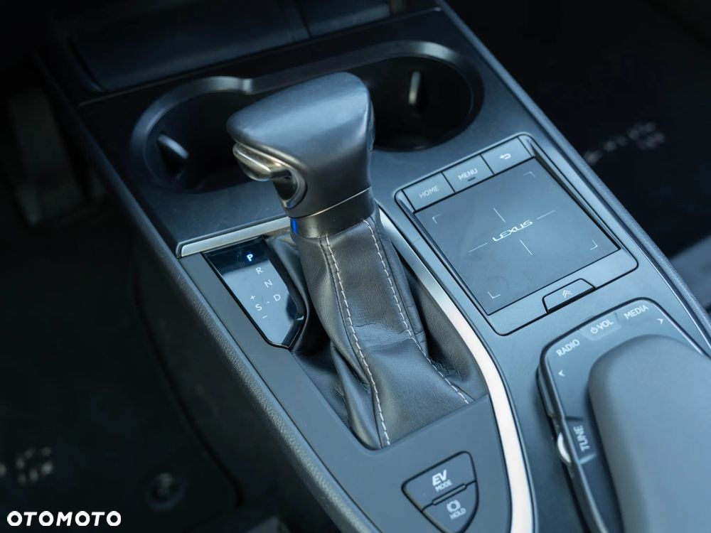 Lexus UX ver-250h - 26