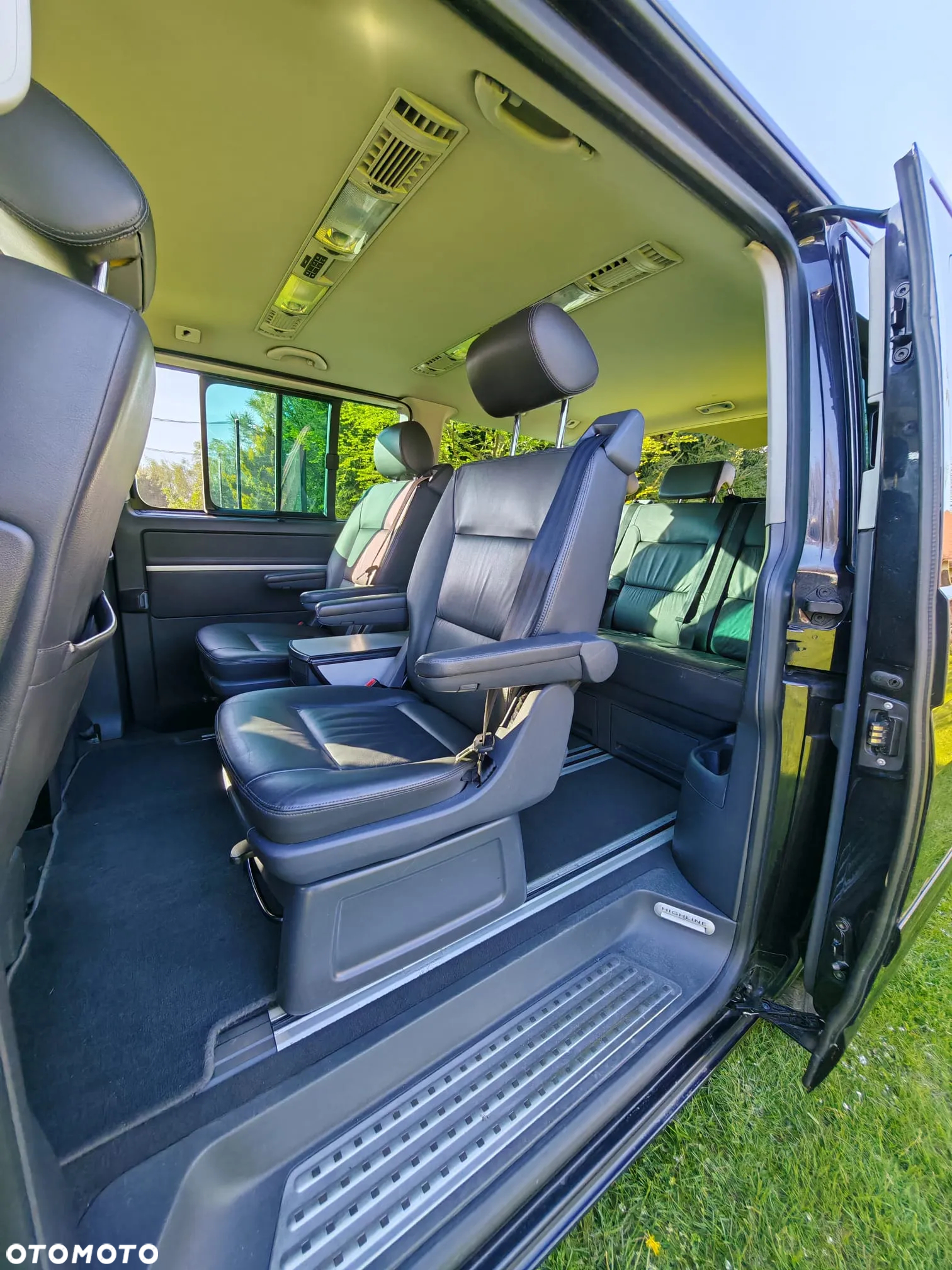Volkswagen Multivan - 13