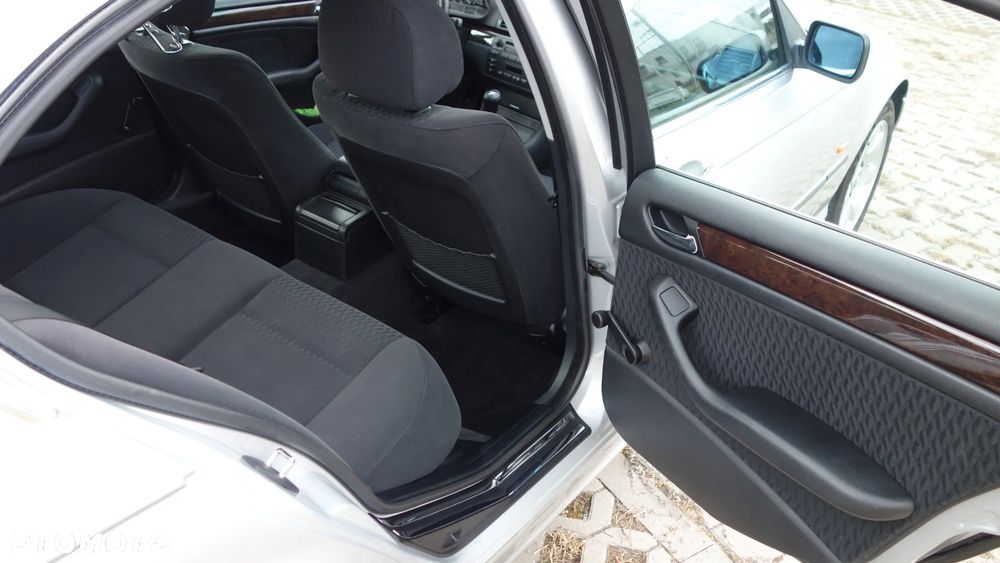 BMW Seria 3 320i - 16