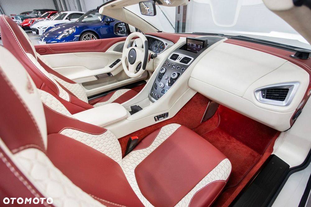 Aston Martin Vanquish - 28