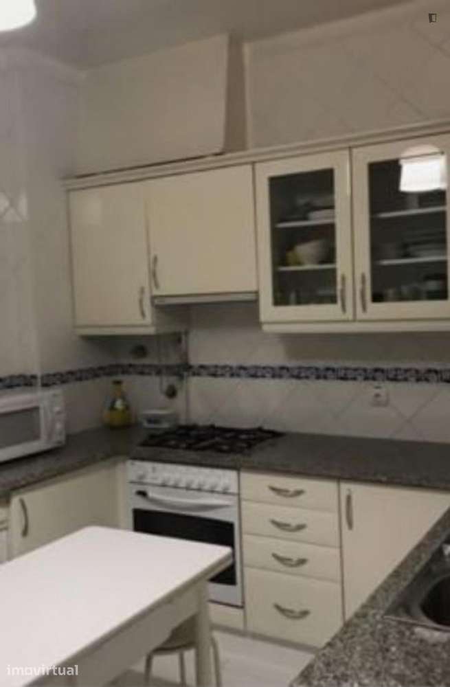 Quarto - localizado em Alto de São João Coimbra - Grande imagem: 4/12