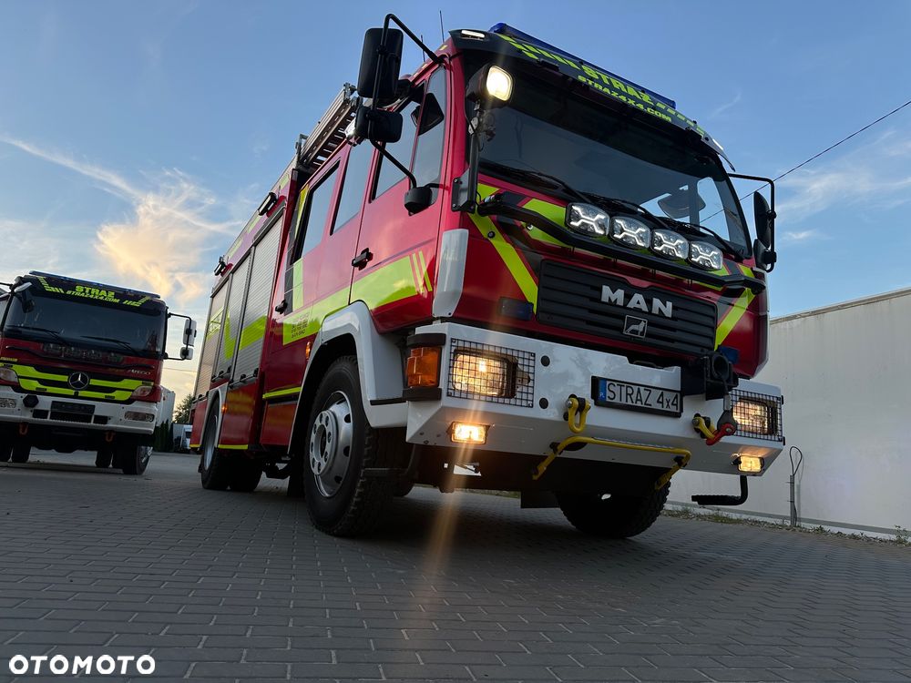 MAN Straż pożarna, Pojazd pożarniczy, Wóz strażacki MAN L80 GBA 3000l wody, reduktor, maszt oświetleniowy, wysokie kąty natarcia, wyciągarka, CNBOP - 2