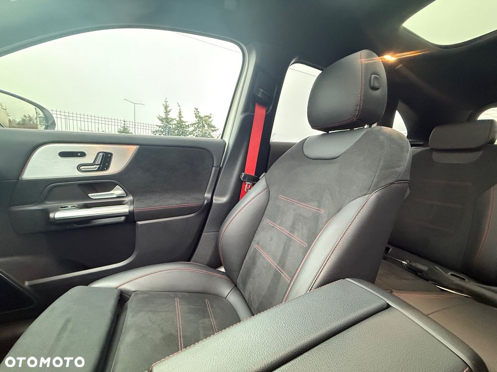 Mercedes-Benz GLA - 11