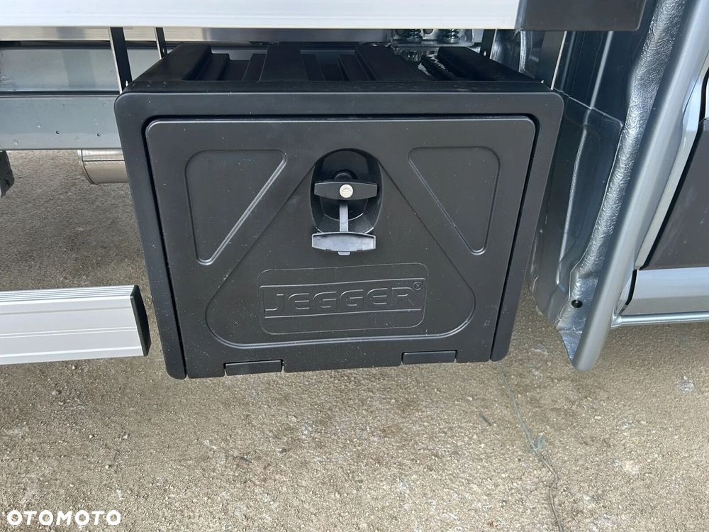 Volkswagen Crafter KONTENER+WINDA/AUTOMAT/35 Podwozie z pojedynczą kabiną 2,0 l 163 KM manual r. o.: 4490 mm - 34